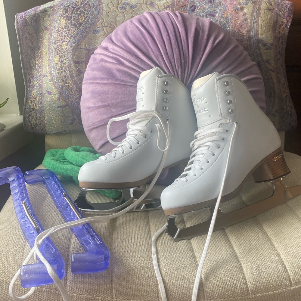 Women’s size 6 white Evo by Jackson Ice Skates (blade cover and guard included)